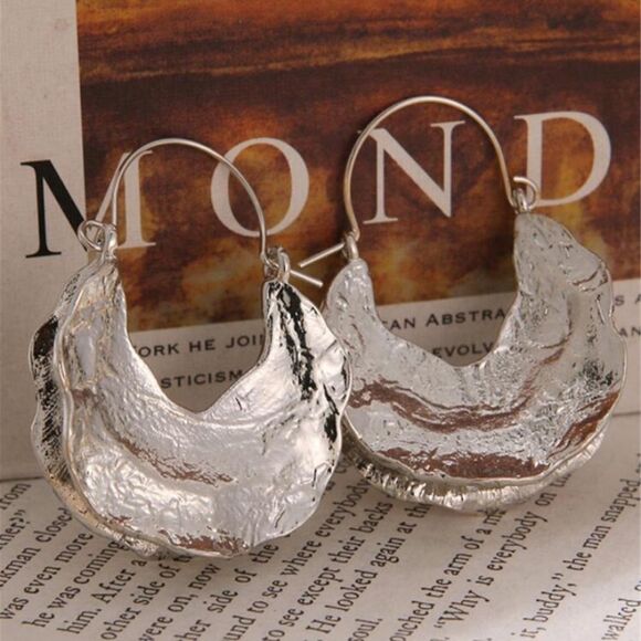 🔅🆕🔅✨BoHo Folded Silver Hammered Drop Hoop Earrings✨ - Picture 1 of 13
